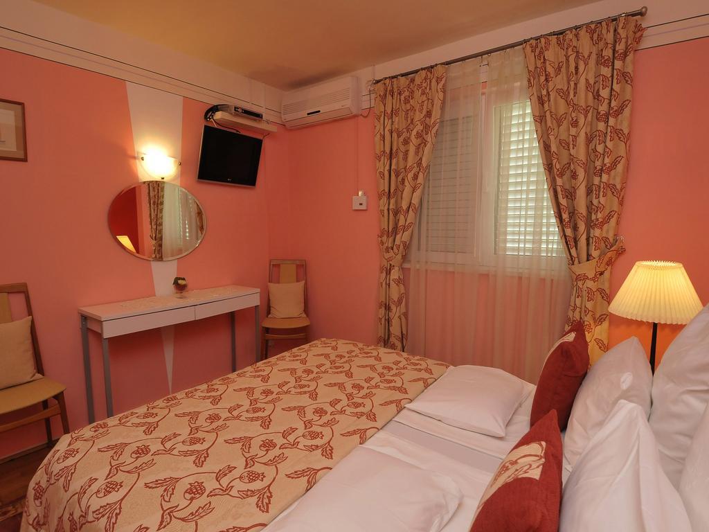 Hotel Haus Am Meer Cavtat Oda fotoğraf